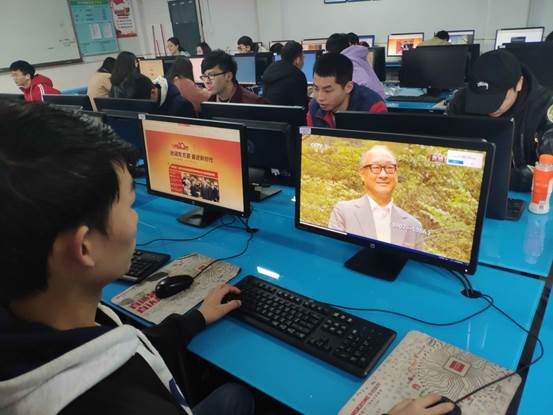 说明:F:\2018年秋\新闻报道\20181218看改革开放40周年大会\QQ图片20181218105116.jpg
