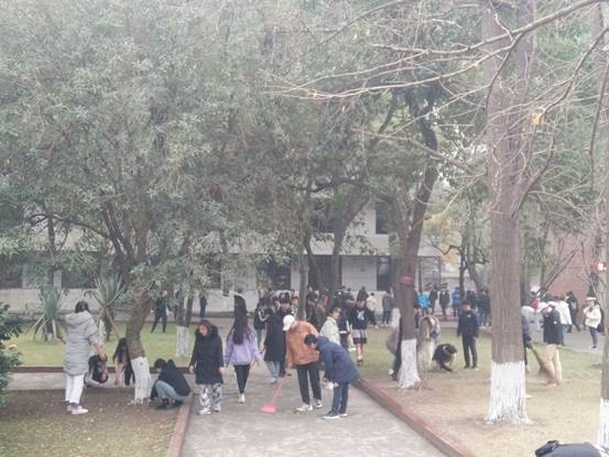说明:F:\2018年秋\新闻报道\20181219卫生大扫除\91.jpg